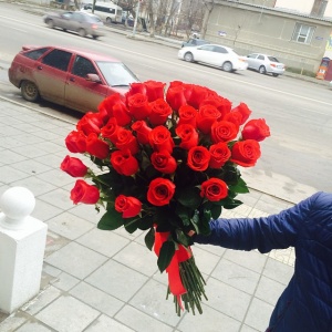 Соотношение и количество цветов- определяют умелые руки флористов Цветочного Салона "Азалия"