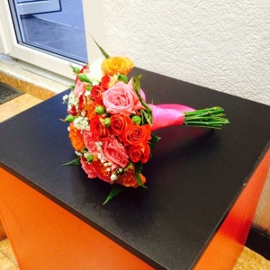 В специализированном Цветочном Салоне "Азалия" специалисты помогут создать именно такой букет, о котором Вы мечтали.