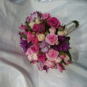 Такой букет невесты будет радовать не один глаз!