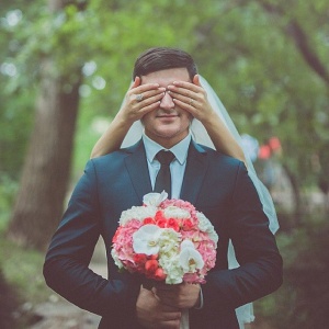 Свадебный букет должен быть легким, так как невесте придется держать его на протяжении нескольких часов.