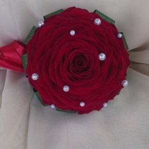 Такой букет станет оригинальным дополнением к свадебному образу!