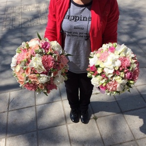 А вот, еще два не менее красивых свадебных букетика.