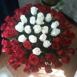 Цветы, цветы и только цветы должны быть в руках жениха!