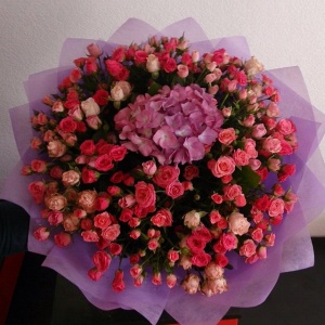 Различные сорта кустовых роз, придадут вашему торжеству богатый и изящный вид!