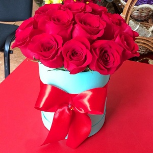 21 роза и коробочка