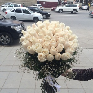 Белые цветы- это знак гармонии, уважении и нежности!