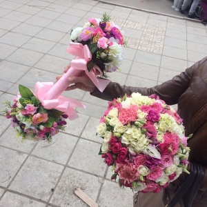 Включение букет и другие элементы оформления свадьбы,  подчеркнет Вашу индивидуальность и поднимет Вам настроение.