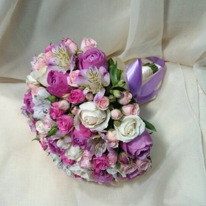 Стиль цветочного атрибута, зависит от фантазии невесты!